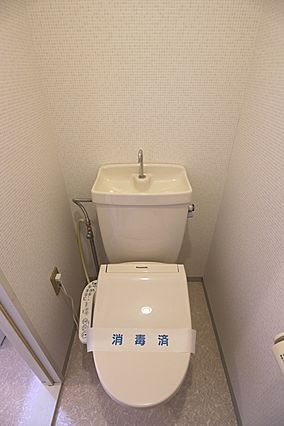 コーポ築揚のトイレ|※掲載写真は同物件別号室の参考写真です。実際のお部屋とは間取り・設備・内装等が異なる場合があり、現況を優先とします。