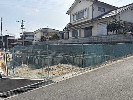 東広島市八本松南5丁目　新築一戸建て(全4棟)の前面道路含む現地写真