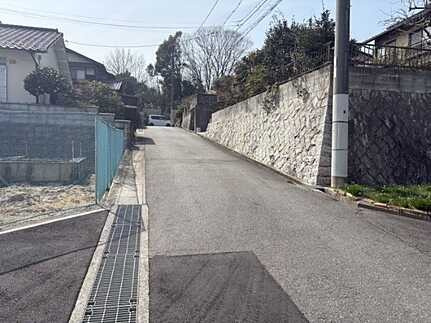 東広島市八本松南5丁目　新築一戸建て(全4棟)の前面道路含む現地写真