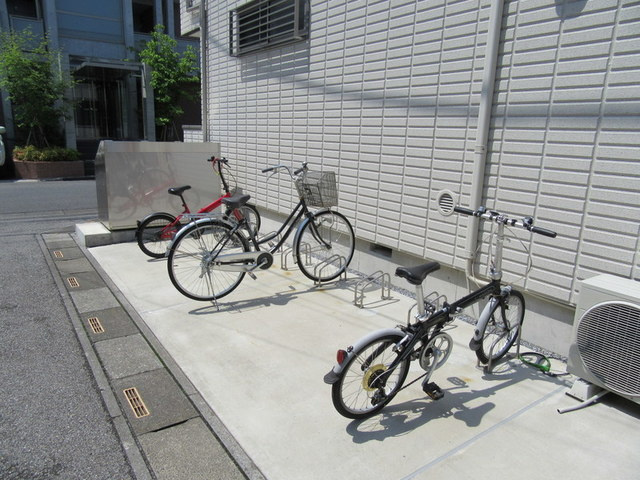 スクエア芝のその他共用部分|★駐輪場はラック付き★