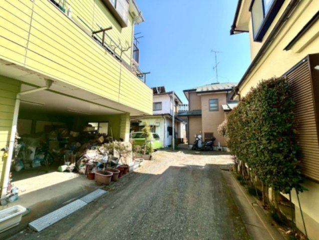 【外観】 | 土地購入を検討されている場合、境界杭がない状態で購入してしまうと境界確定測量をする必要があり、費用がかかります。購入の前に、売主、隣土地所有者立ち合いのもと境界を確定し境界杭を設置するのがベストです。
