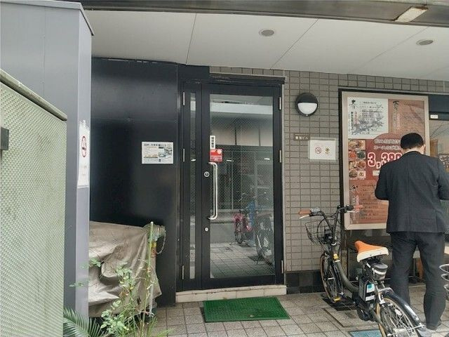 豊強ビルのエントランス