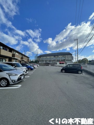 【駐車場】 | ヴィラージュ B棟 | 駐車場があります