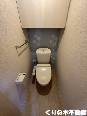 【トイレ】 | ヴィラージュ B棟 | 落ち着いた色調のトイレです