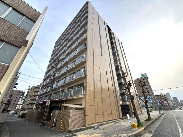 甲南クローバーハウスの外観