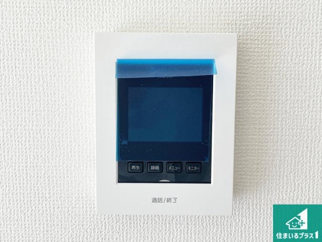 ■高槻市富田町　第1期　新築一戸建ての防犯設備|カラーモニターインターホン！声だけでなく来訪者の姿や顔がモニターで確認できるので、小さなお子様がいらっしゃるご家庭でも安心できます！