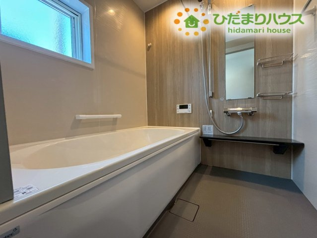 東松山市松山町　第1期　新築一戸建て　ワイウッドコート　05の浴室|ゆったりとした浴室は、一日の疲れを癒せる心地よい空間☆お子様との入浴もしやすい広さで、家族の時間がより快適になります。毎日のバスタイムが楽しみになる設備です！