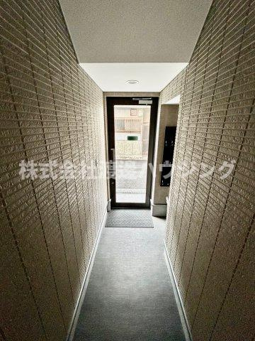 Reメゾン桃谷のエントランス