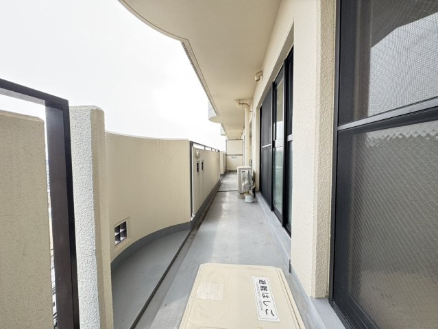 ヴェルドール六甲のバルコニー|◇幅広で使いやすい南面バルコニーの写真。