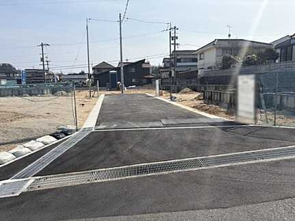 東広島市八本松南5丁目　新築一戸建て(全4棟)の前面道路含む現地写真