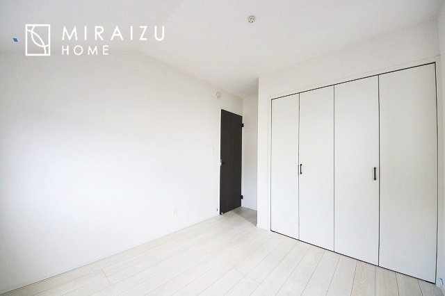 【子供部屋】 | お子様のお部屋にも主寝室にも使えますね。窓が二面についていますので採光もばっちり、空気の入れ替えもOK！自分のお部屋を持ちたいお子様の夢を叶えます！