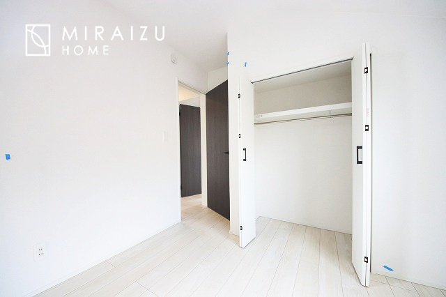 【収納】 | 収納力も自慢です。お洋服がお好きなお客様も多いですよね、衣替えをしなくてもお洋服をしまっておけそうなくらいの広さですね！