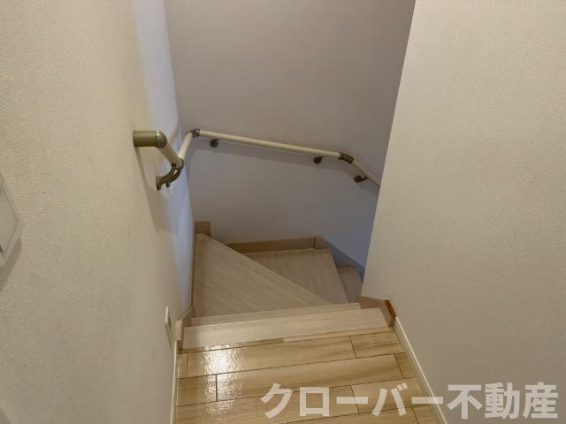 ヴァンルージュⅣの内装|階段