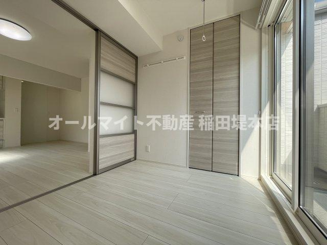 川崎市多摩区登戸新町のアパートの洋室