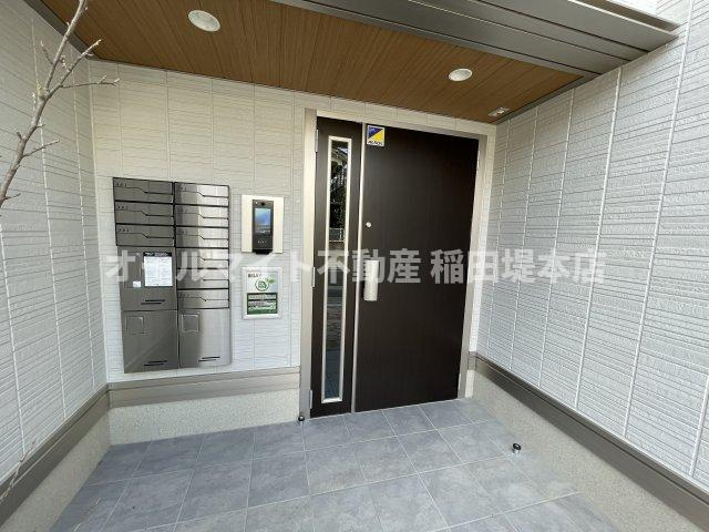 川崎市多摩区登戸新町のアパートのエントランス