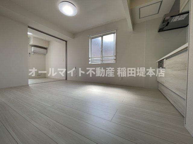 川崎市多摩区登戸新町のアパートの居間・リビング