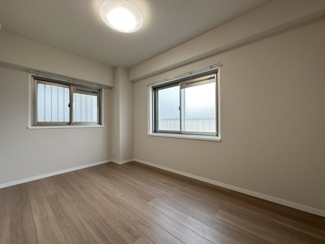 歌敷山ダイヤハイツの洋室