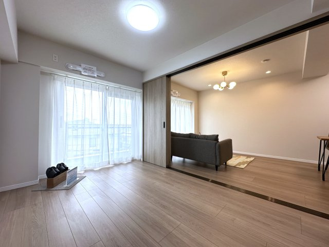 歌敷山ダイヤハイツの洋室