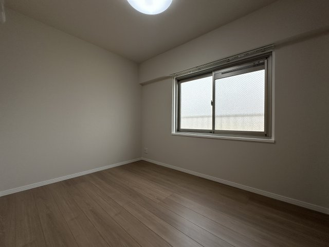 歌敷山ダイヤハイツの洋室