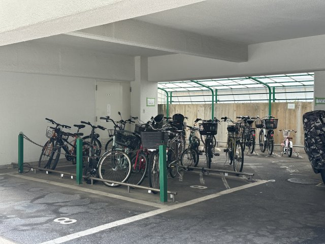 歌敷山ダイヤハイツの駐輪場