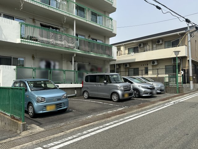 歌敷山ダイヤハイツの駐車場