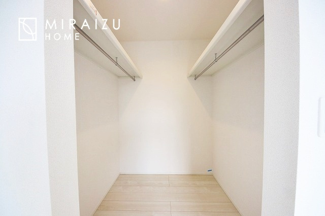【収納】 | 収納力も自慢です。お洋服がお好きなお客様も多いですよね、衣替えをしなくてもお洋服をしまっておけそうなくらいの広さですね！