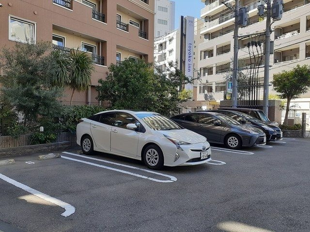 ルピナス天神の駐車場