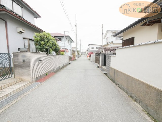 【前面道路含む現地写真】 | 加古川市平岡町新在家　中古戸建