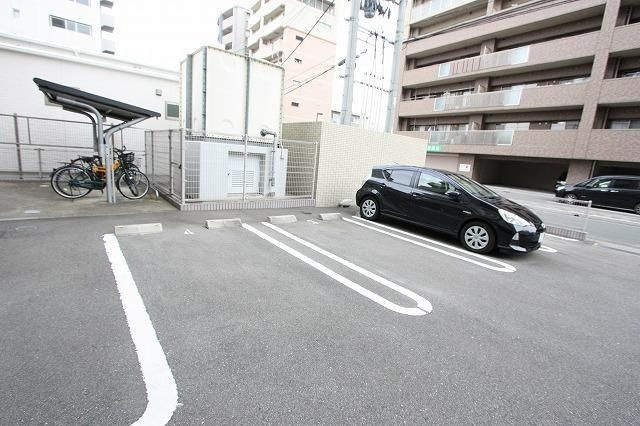 グランドールの駐車場