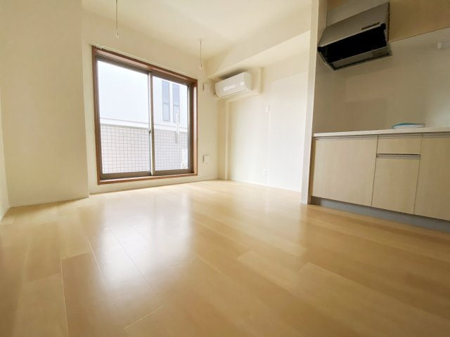 スマートグラン浦和岸町の居間・リビング|別号室の参考写真です。