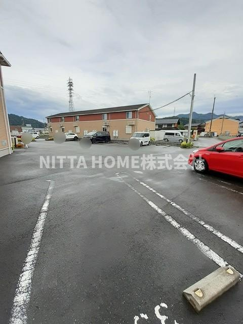 サンリットタウン日高Ⅲの駐車場|敷地内に駐車場もあります＊