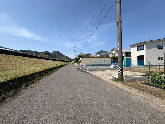 リーブルガーデン　岐阜市中川原第3　全1区画分譲の前面道路含む現地写真|「現地（2026年4月3日）撮影」　
■前面道路　
■ヤマダ不動産　株式会社リライフ
