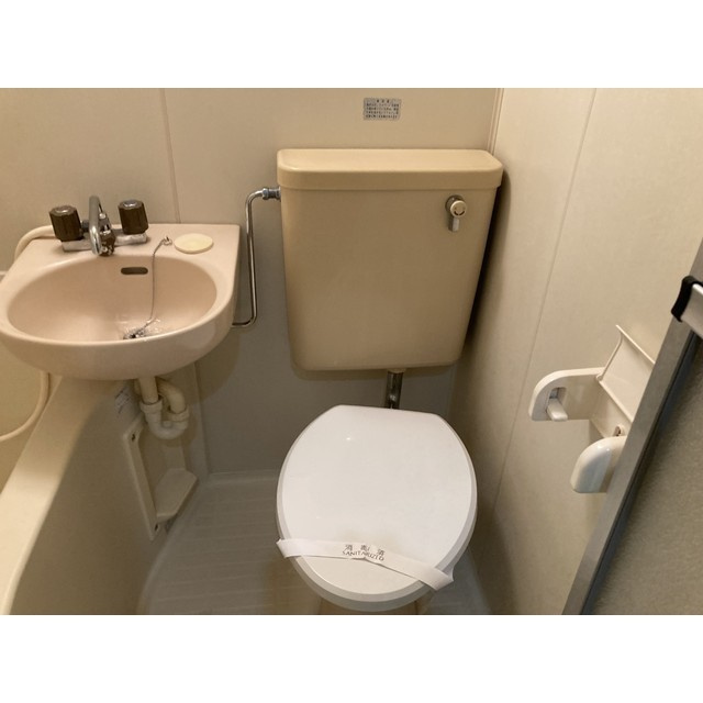 ブラウン第3のトイレ|ゆったりとした空間のトイレです
