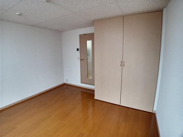 レオパレスマルヨⅡの居間・リビング|同タイプの写真になります。