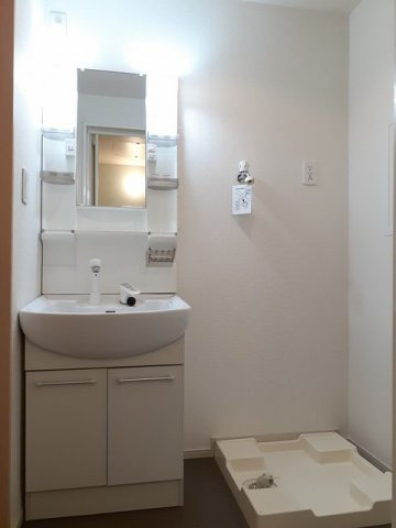 フェリシエの洗面所|明るい洗面所です