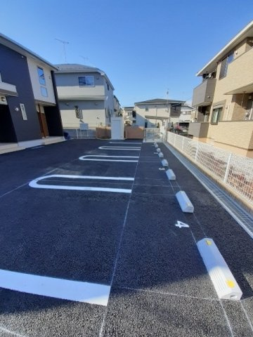 キャンディーの駐車場|駐車場があるので、車を買う予定の方も安心です