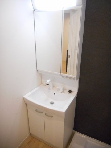 坂戸伊豆の山ハウスの独立洗面台|独立洗面台で身支度をすべて済ませてしまいましょう