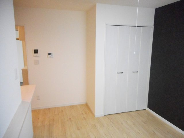 坂戸伊豆の山ハウスの内装|明るい室内です