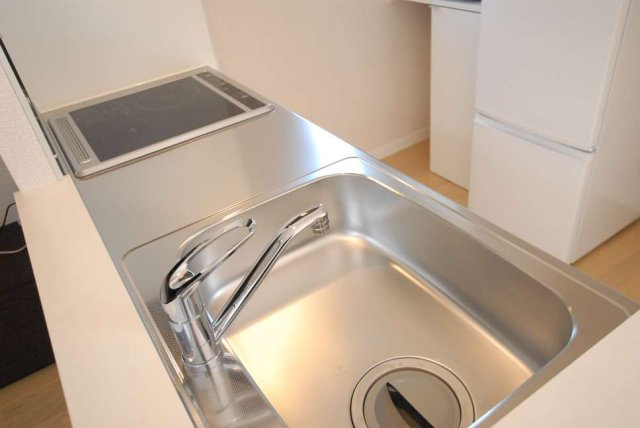 レオネクスト絆のキッチン|コンパクトなキッチンで掃除もラクラク