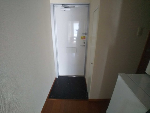 レオパレス麦の穂の玄関|きれいな玄関です