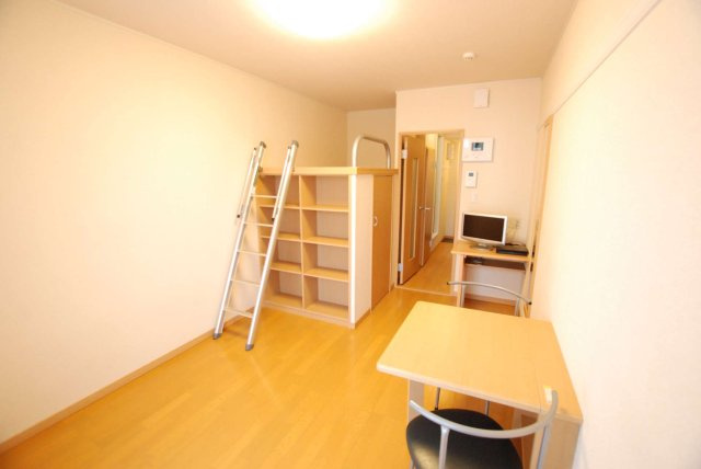 レオパレス所沢航空公園の居間・リビング|1階フローリング、2階カーペット