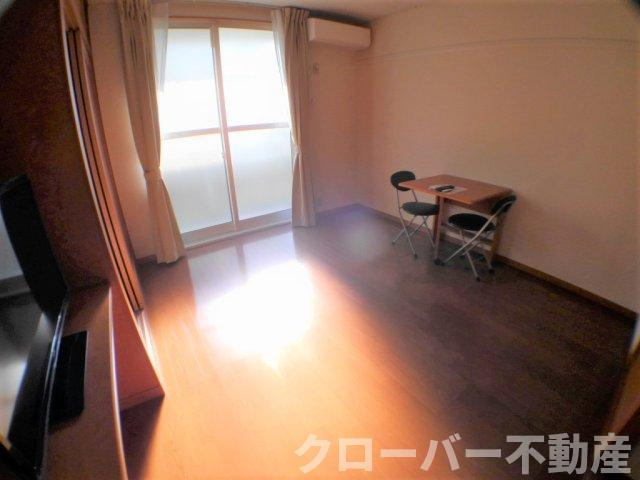 レオパレスＧＡＺＥＢＯ１２の居間・リビング