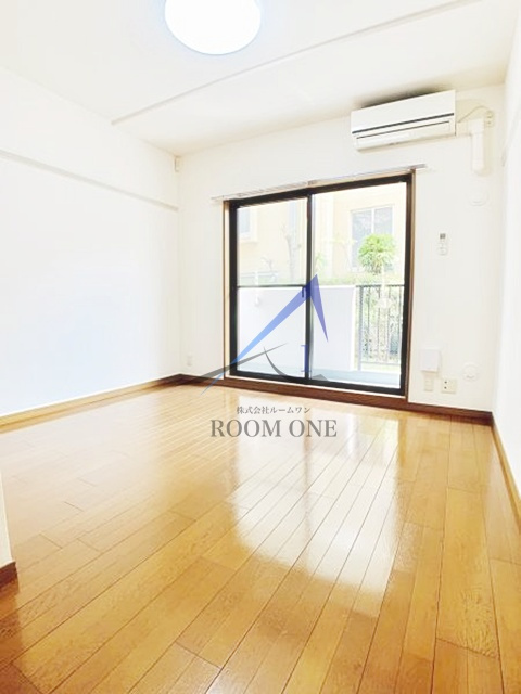 メゾンベール南麻布の居間・リビング|洋室のお部屋です。