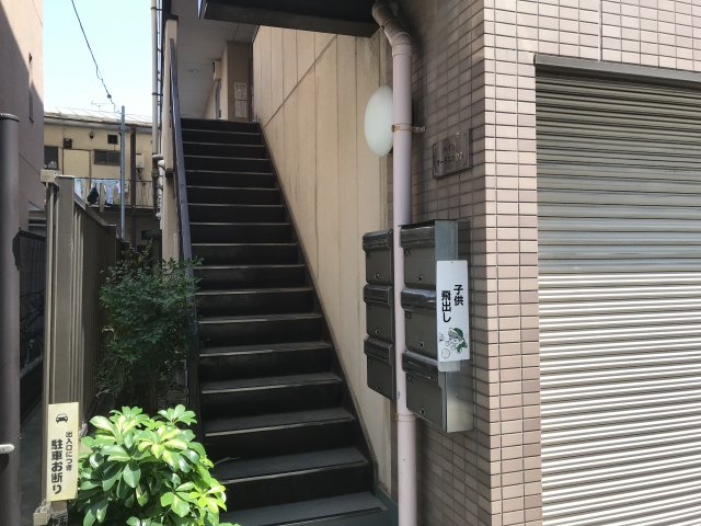 ハイツサードニックスのエントランス