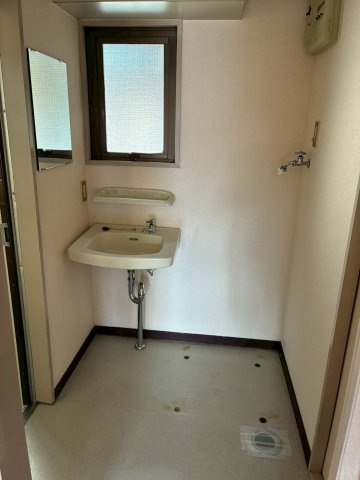 小柴クリーニングマンションの洗面所