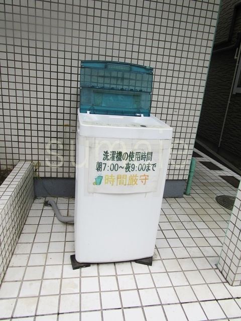 プラザ・ドゥ・モーリス　Ａ棟のその他共用部分|共同の洗濯機です！