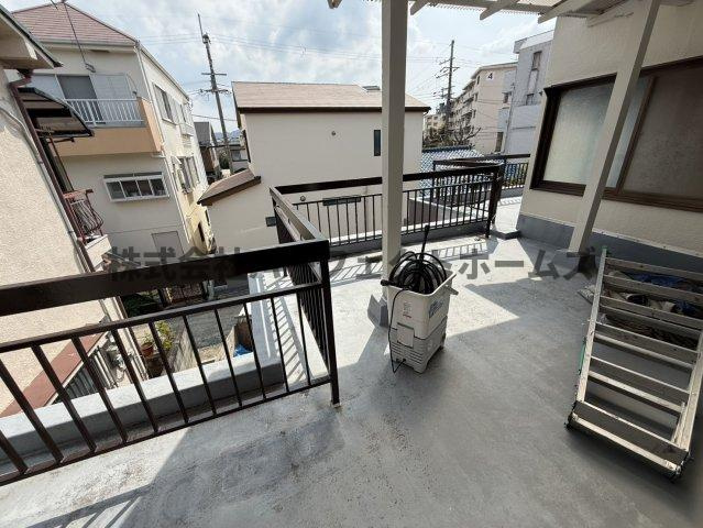 高田2丁目戸建　賃貸のバルコニー|お洗濯にも便利なバルコニー付き