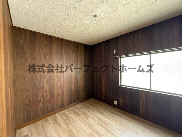高田2丁目戸建　賃貸の洋室|使い勝手のいい洋室です
