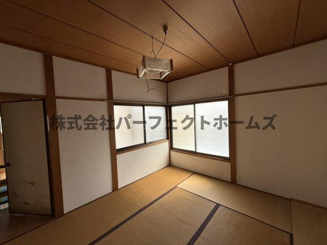 高田2丁目戸建　賃貸の和室|明るい和室です