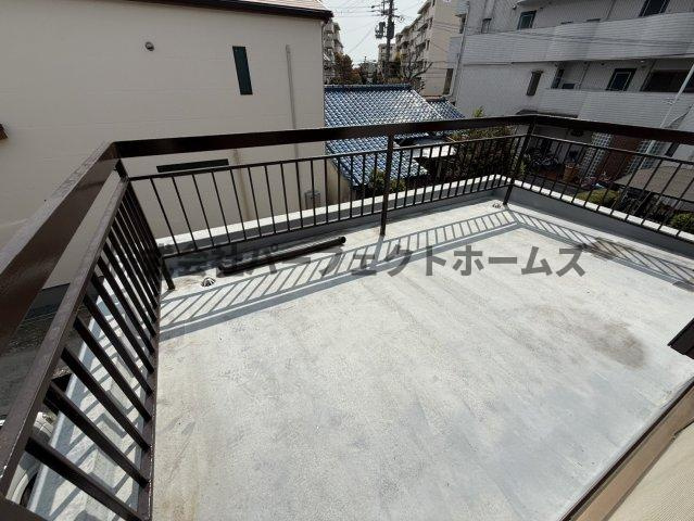 高田2丁目戸建　賃貸のバルコニー|暖かな日差しのふりそそぐバルコニー